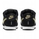 NIKE MD VALIANT BEBE CN8560 009 NEGRA Y DORADA