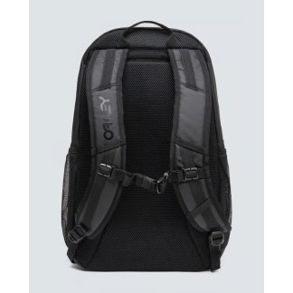 MOCHILA OAKLEY FRESHMAN SKATE 20LT NEGRA FOS901202