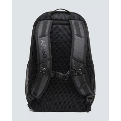 MOCHILA OAKLEY FRESHMAN SKATE 20LT NEGRA FOS901202