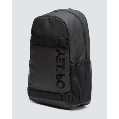 MOCHILA OAKLEY FRESHMAN SKATE 20LT NEGRA FOS901202