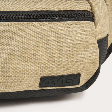 RIÑONERA OAKLEY TRANSIT BELT BAG CAMEL Y NEGRA FOS900851 32F