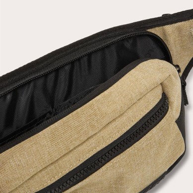 RIÑONERA OAKLEY TRANSIT BELT BAG CAMEL Y NEGRA FOS900851 32F