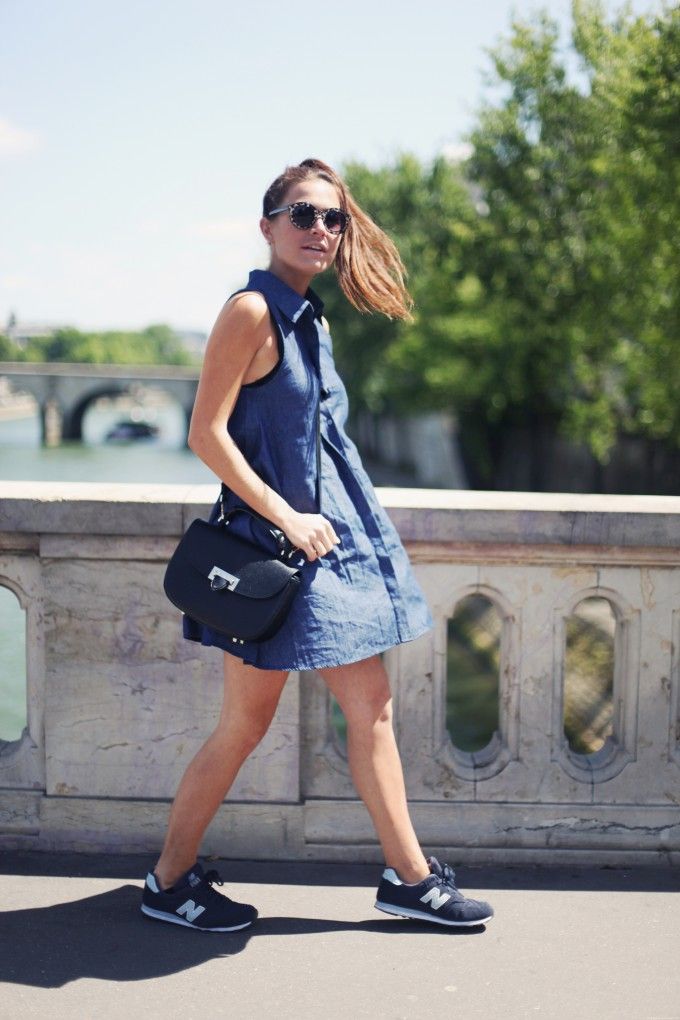 combinar new balance con vestido